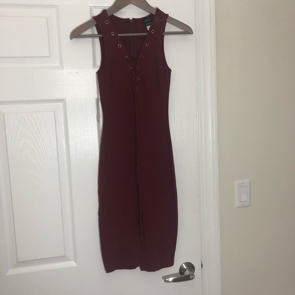 super cute mid-length bodycon dress!